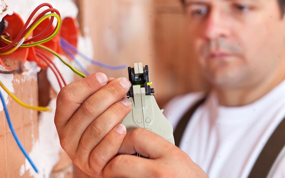 travail électricien Suresnes