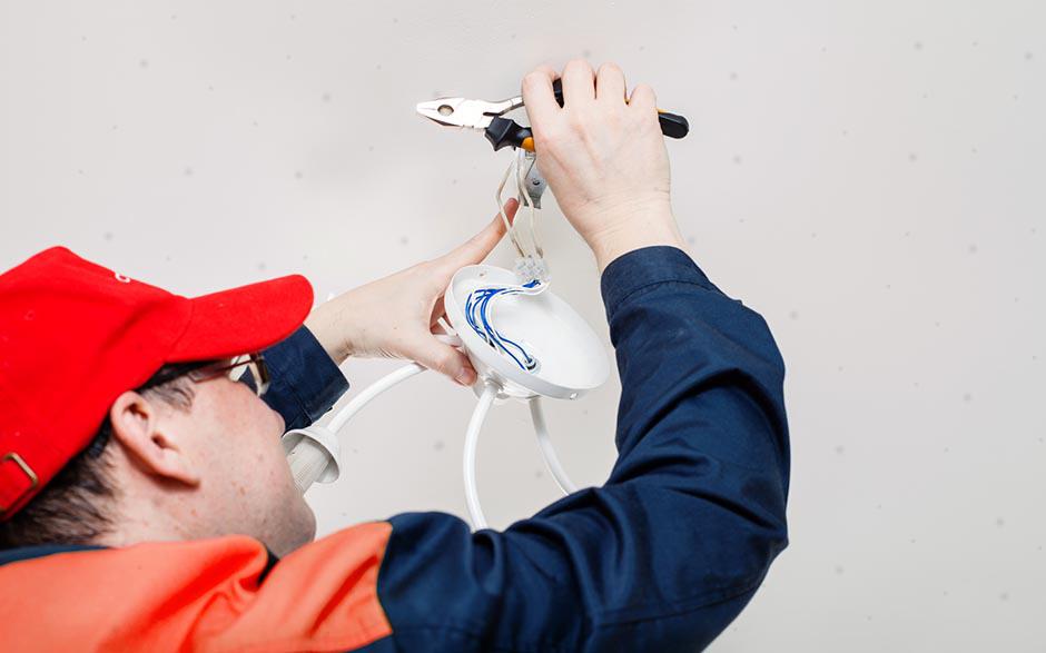 travail électricien Suresnes